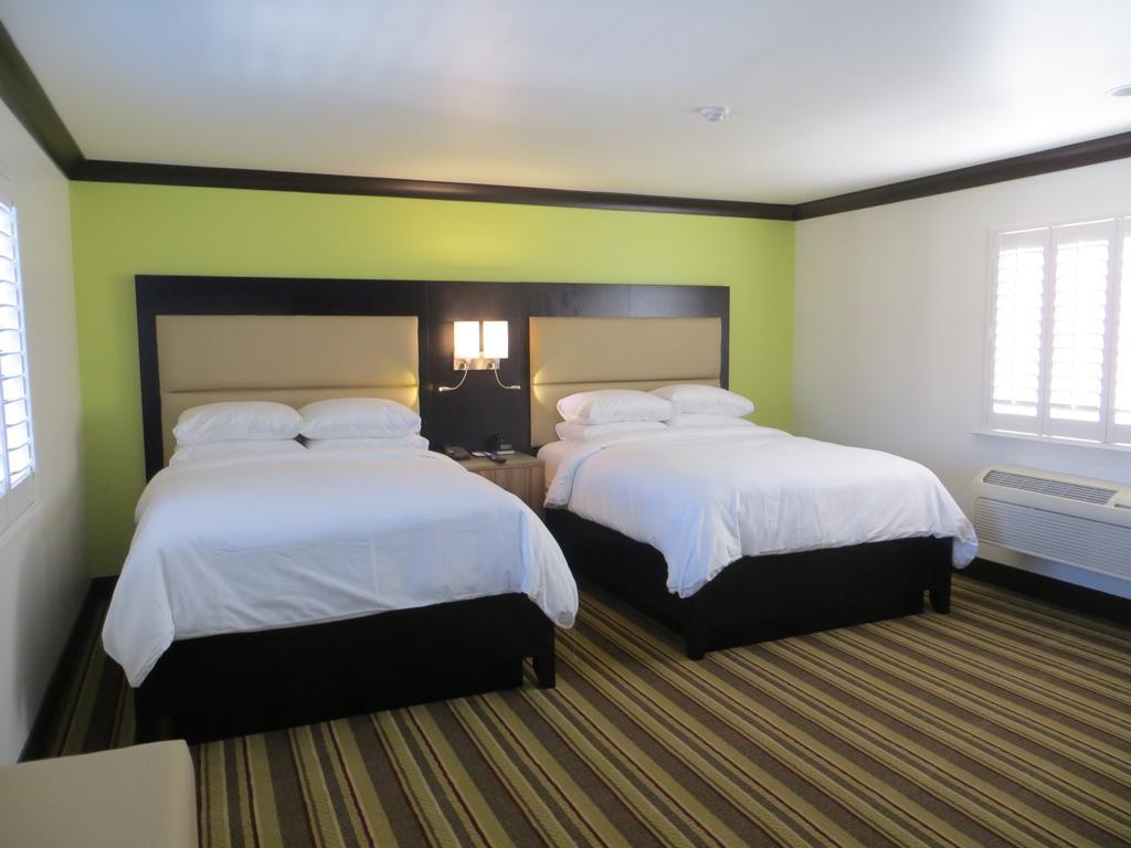 Hotel Azura Santa Rosa Room photo